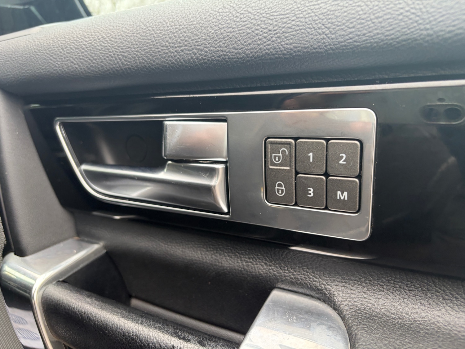 Used Land Rover Discovery 2016 for sale - 77026000: Photo 10