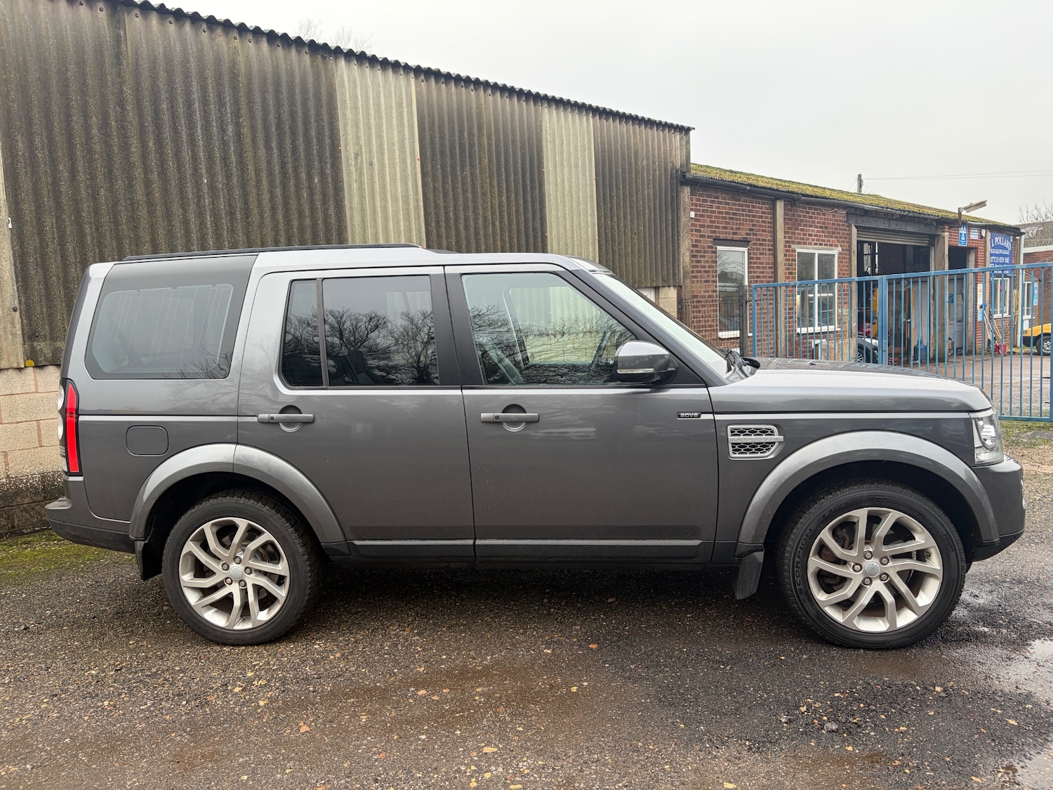 Used Land Rover Discovery 2016 for sale - 77026000: Photo 2