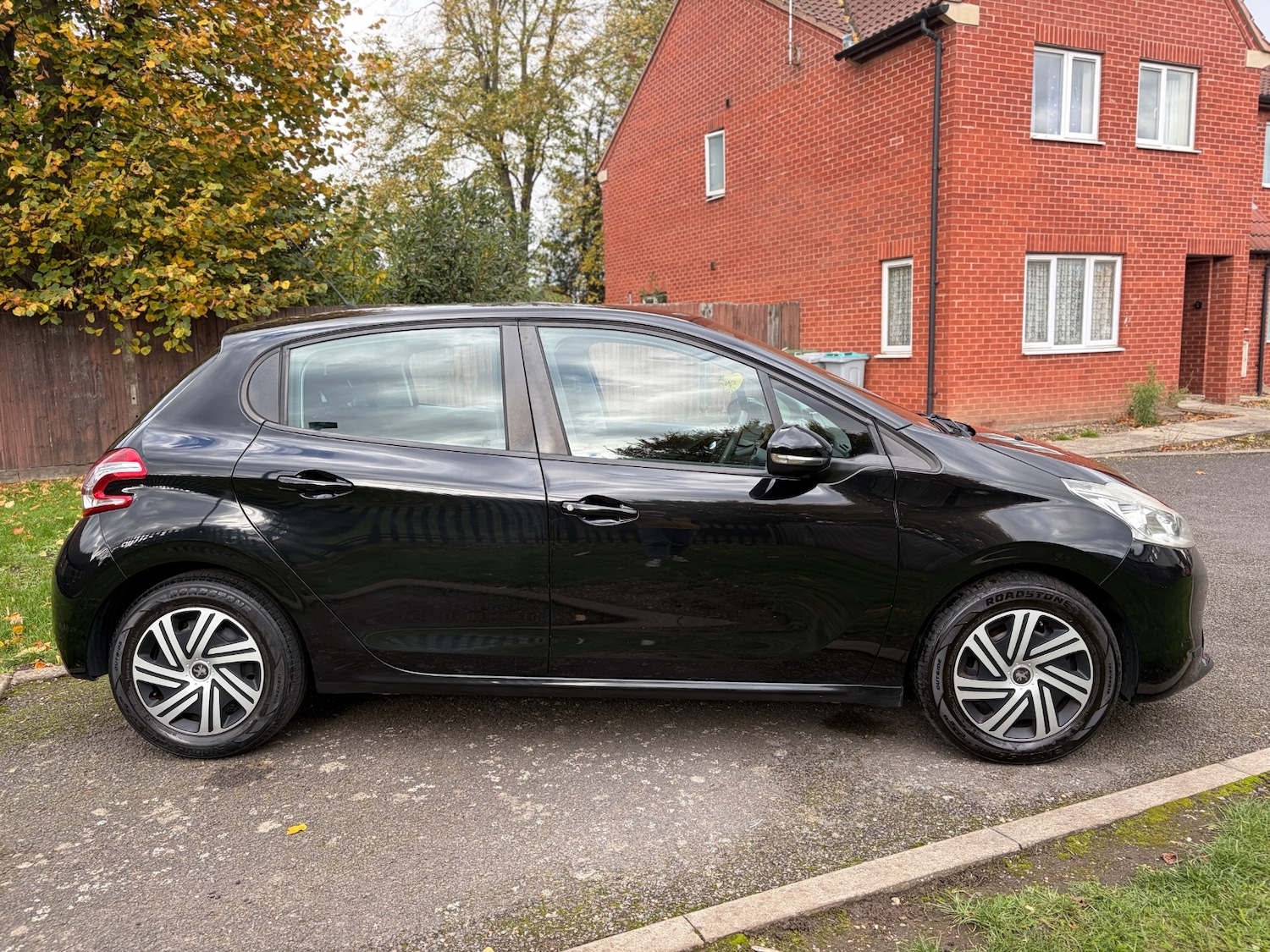 Used Peugeot 208 2014 for sale - 76352711: Photo 4