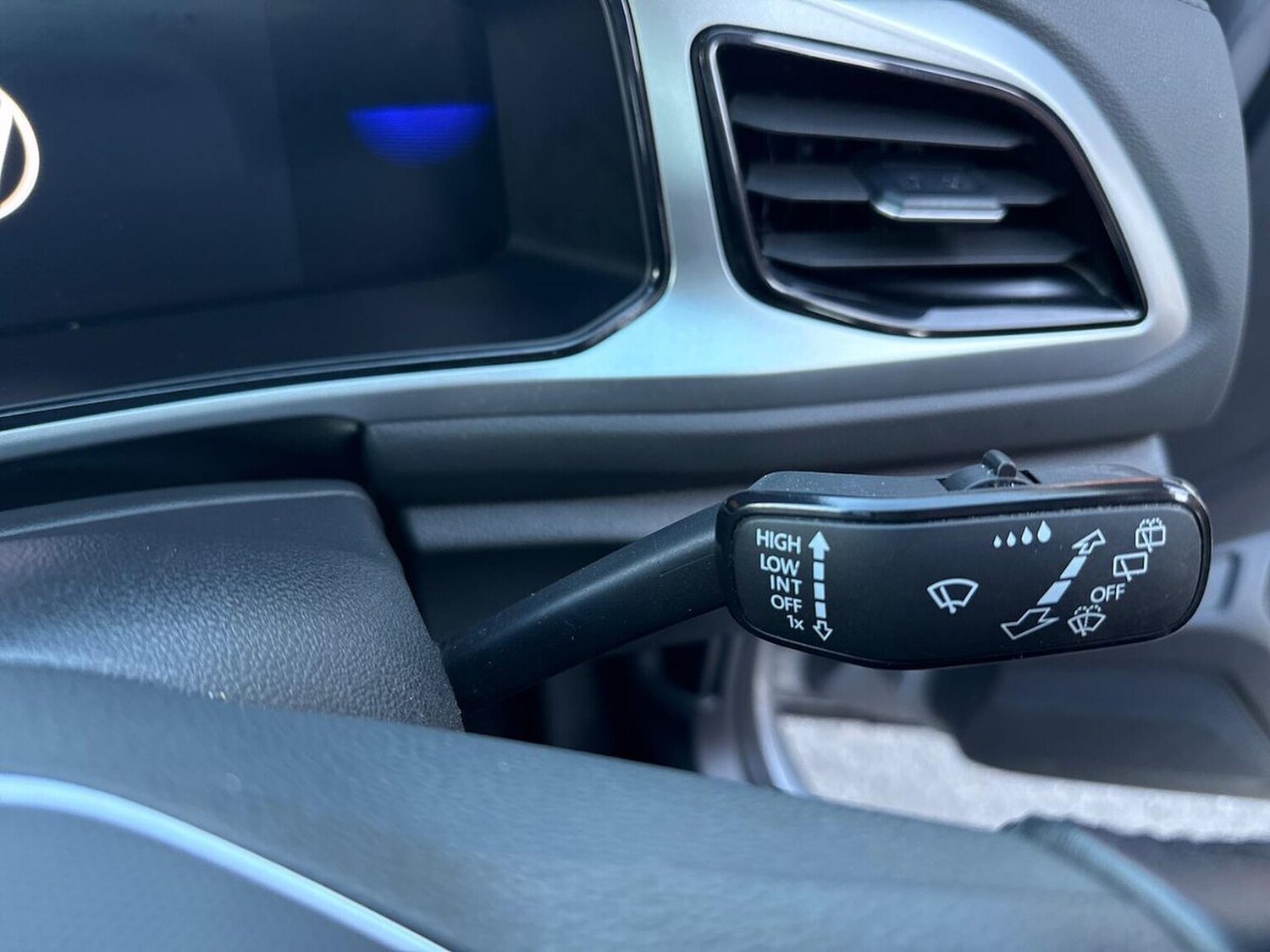 Used Volkswagen T-Roc 2022 for sale - 76693435: Photo 27