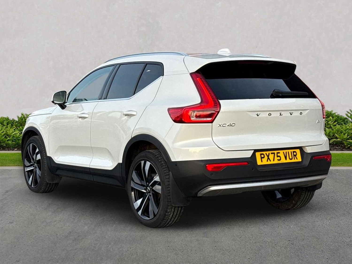 Used Volvo XC40 2025 for sale - 77488872: Photo 2