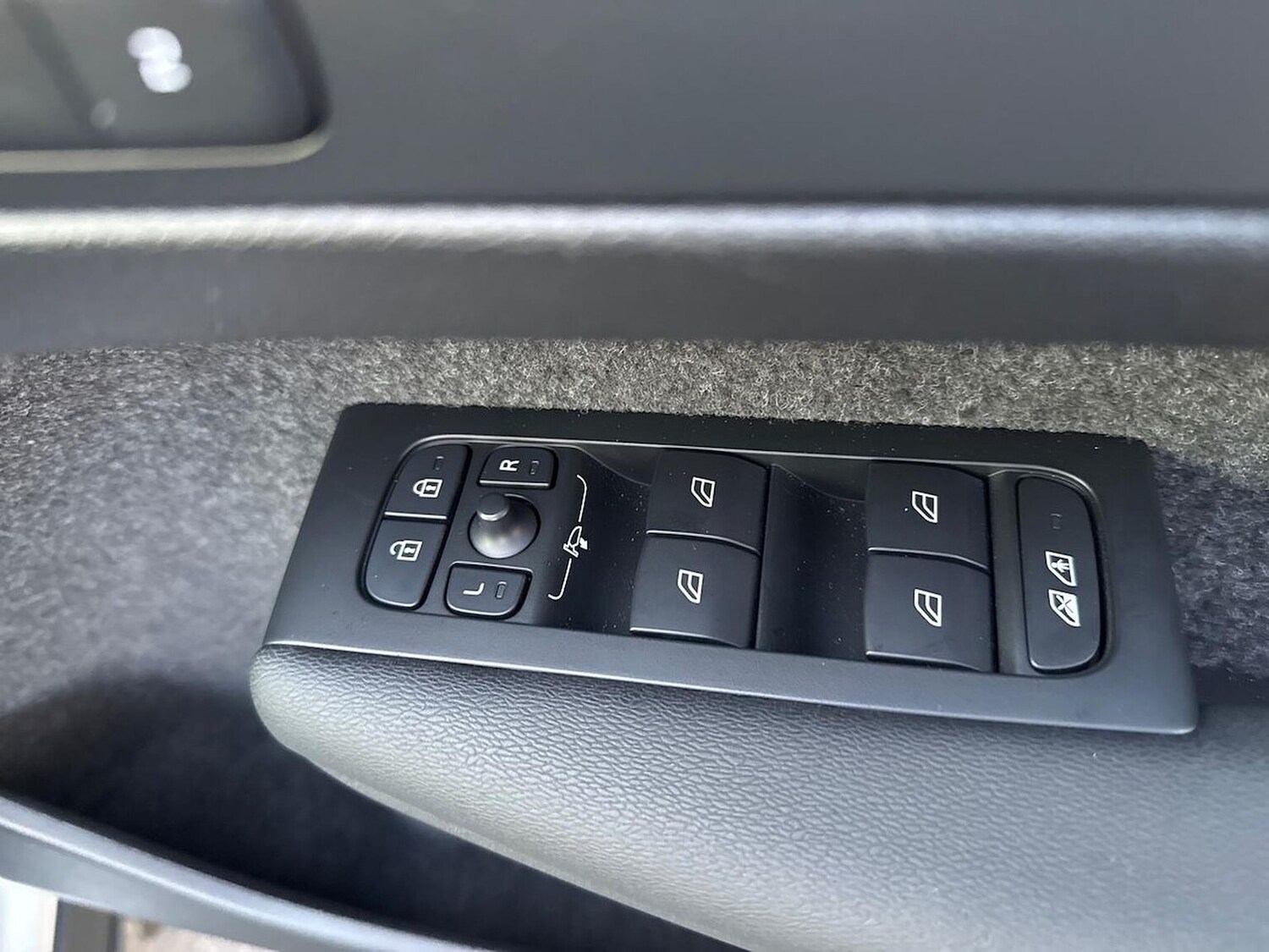 Used Volvo XC40 2025 for sale - 77488872: Photo 21