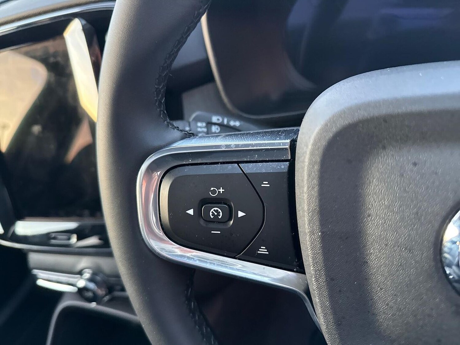 Used Volvo XC40 2025 for sale - 77488872: Photo 27