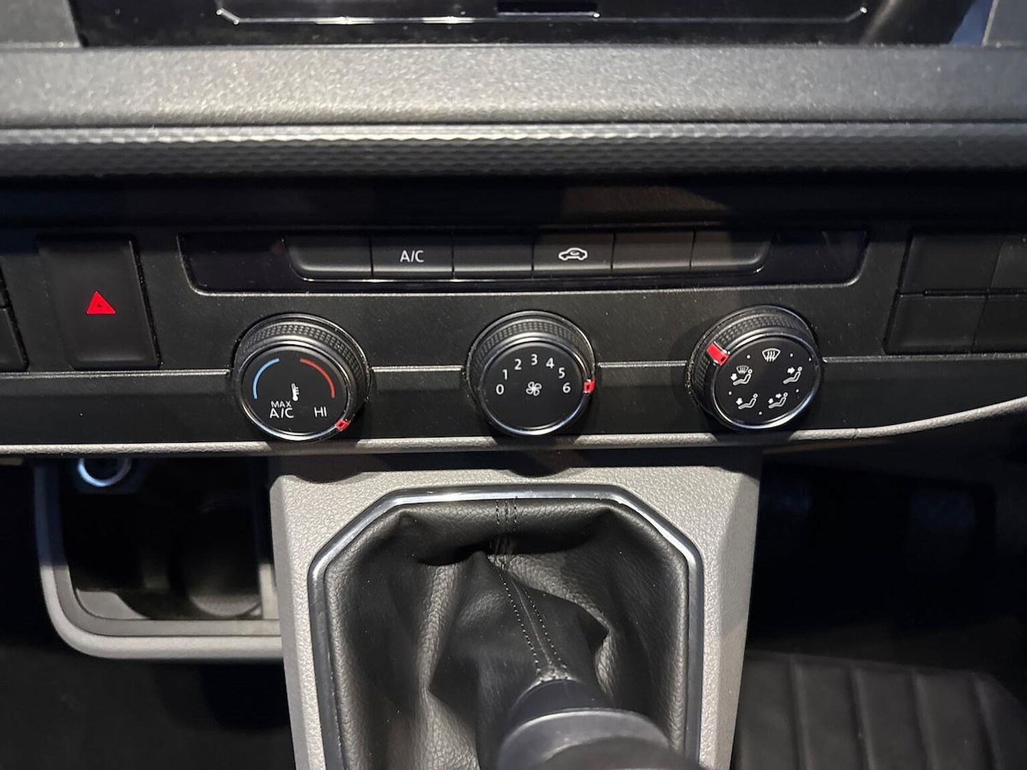 Used Volkswagen Transporter 2024 for sale - 76547697: Photo 12