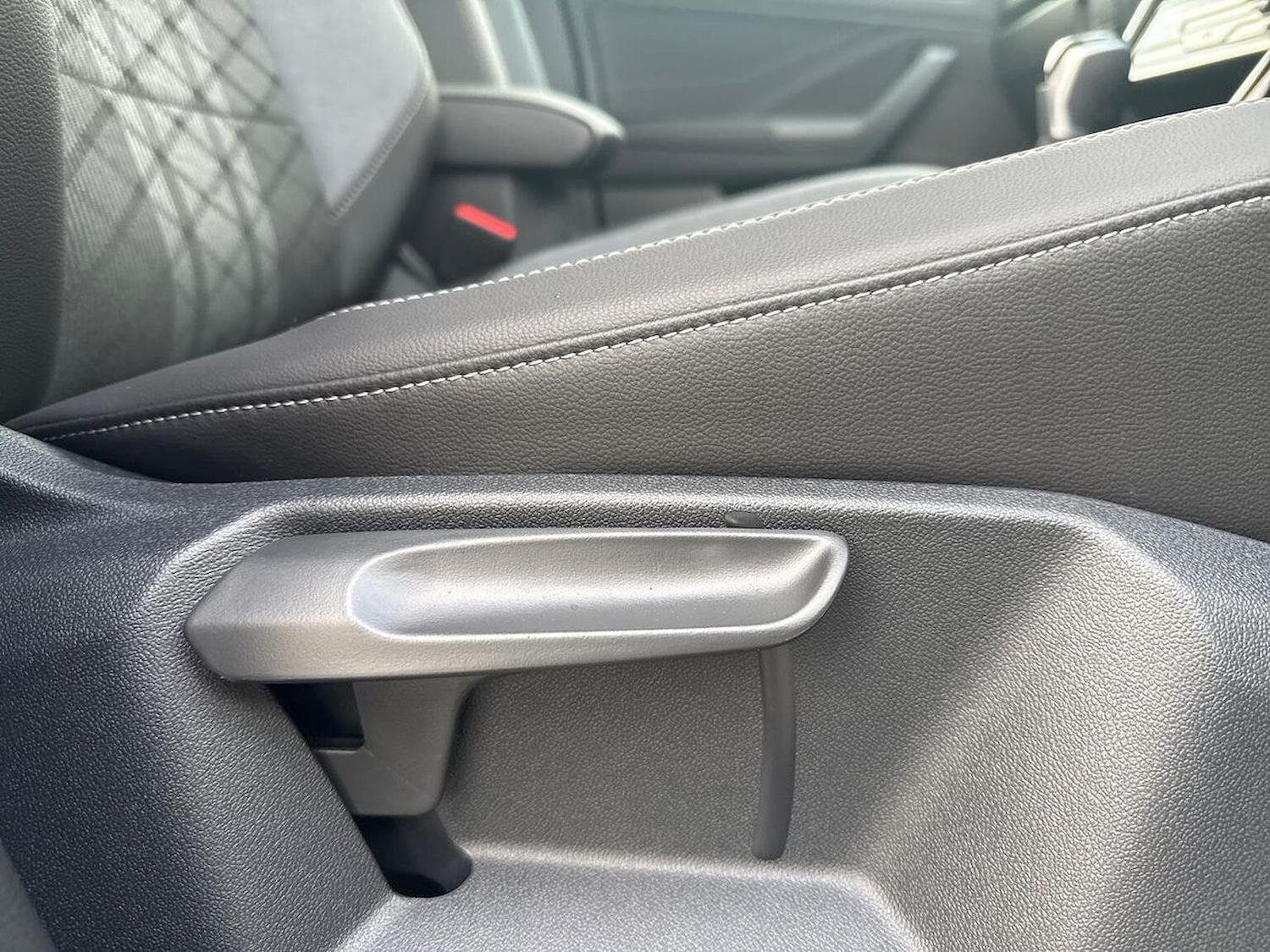 Used Volkswagen T-Roc 2025 for sale - 76444495: Photo 30