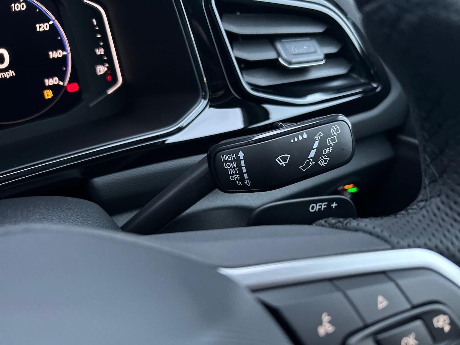 Used Volkswagen T-Roc 2025 for sale - 76821760: Photo 28