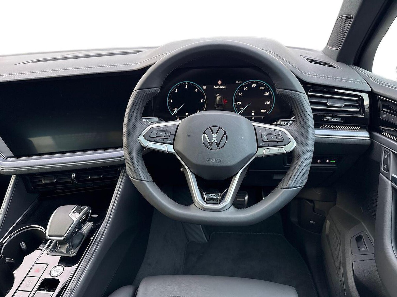 Used Volkswagen Touareg 2025 for sale - 76719394: Photo 9