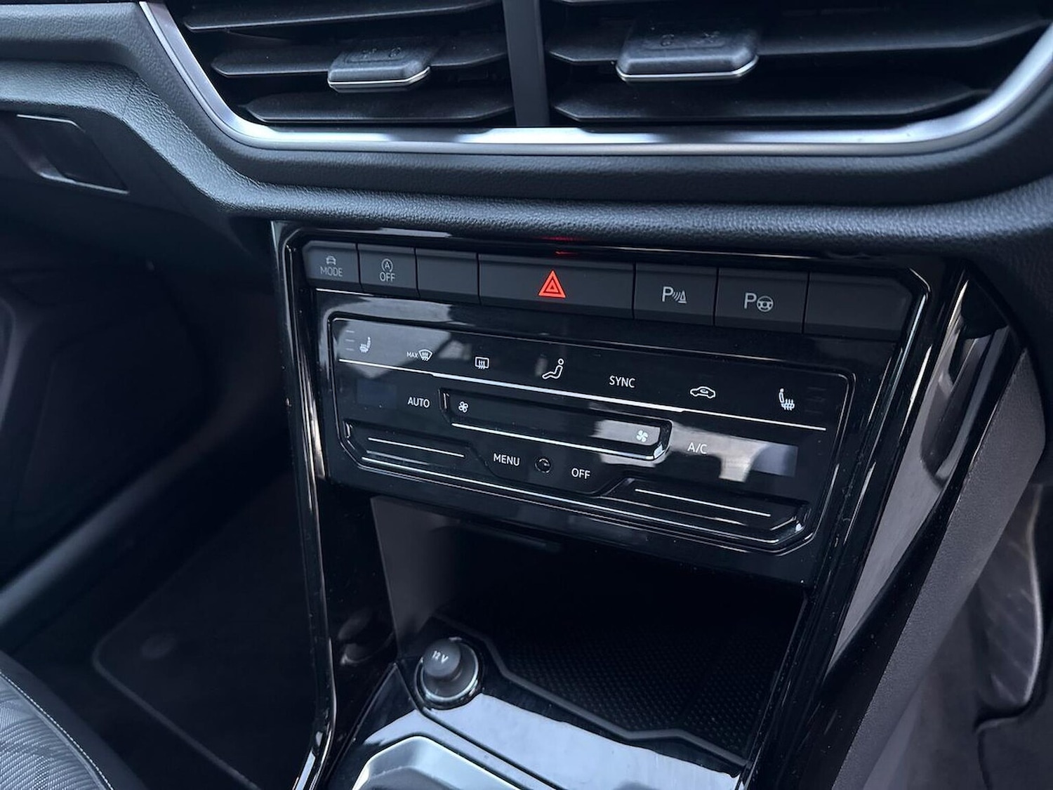 Used Volkswagen T-Roc 2023 for sale - 76758901: Photo 12