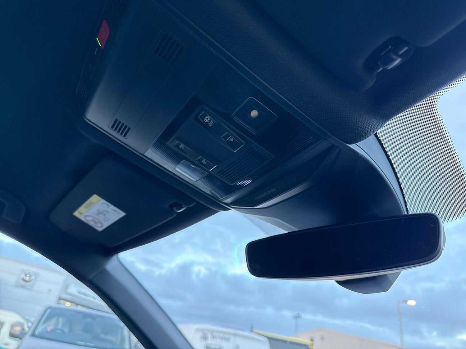 Used Volkswagen T-Roc 2023 for sale - 76758901: Photo 14