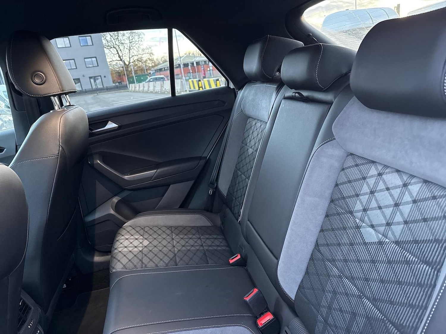 Used Volkswagen T-Roc 2023 for sale - 76758901: Photo 16