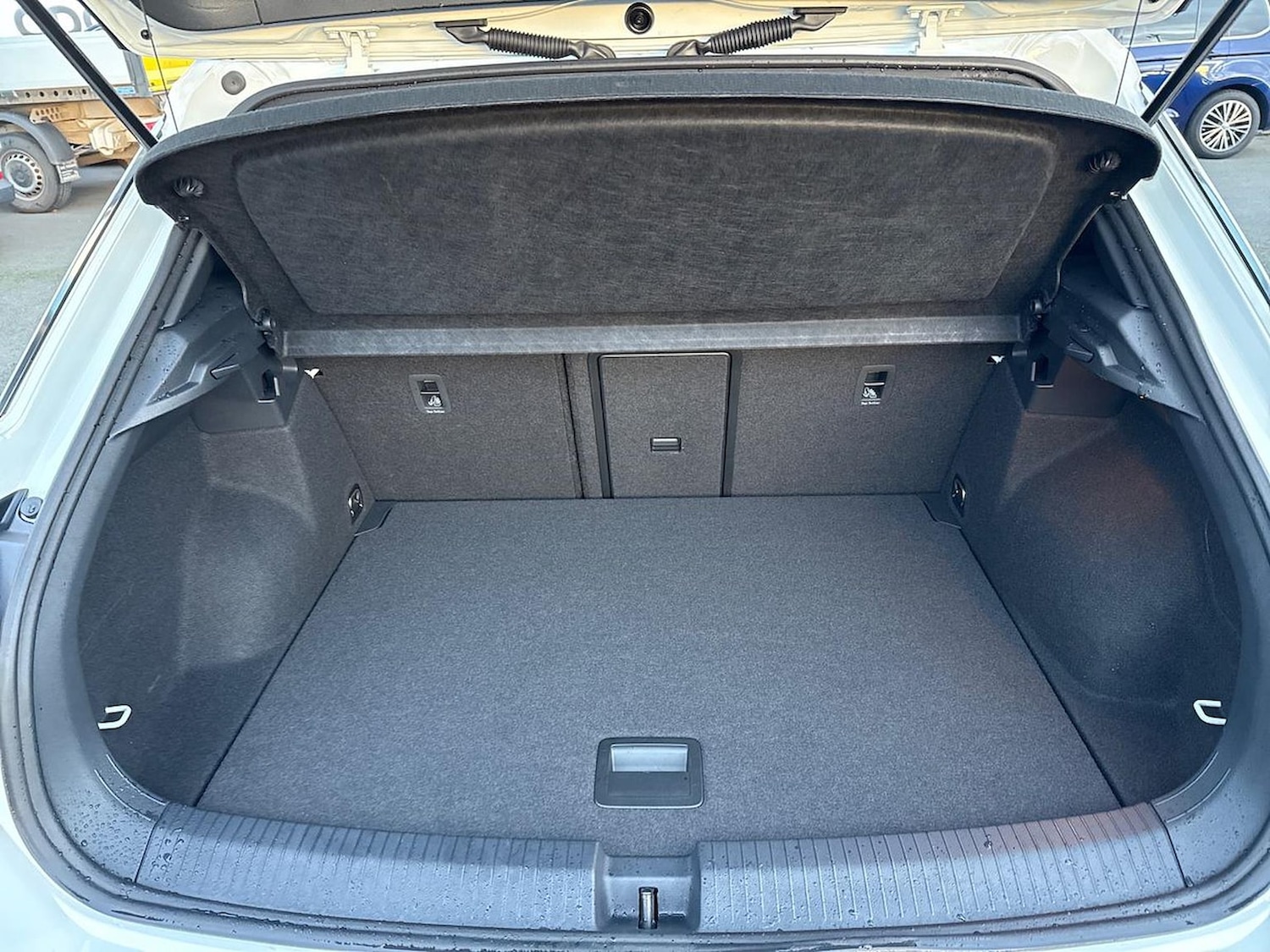 Used Volkswagen T-Roc 2023 for sale - 76758901: Photo 17