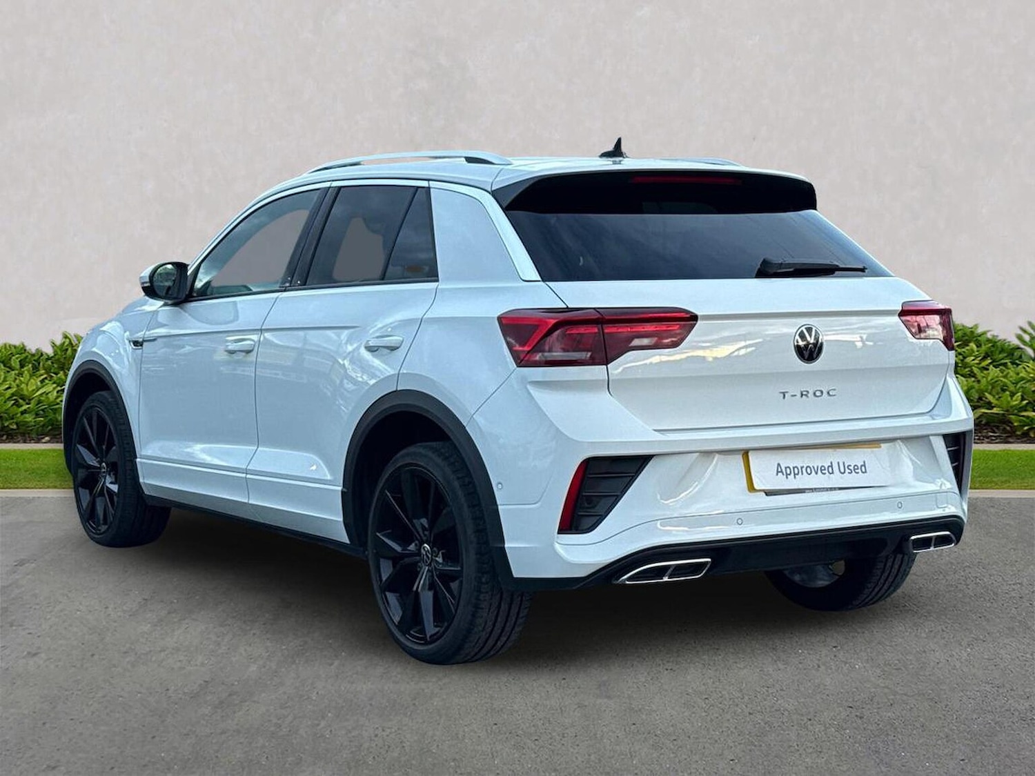 Used Volkswagen T-Roc 2023 for sale - 76758901: Photo 2