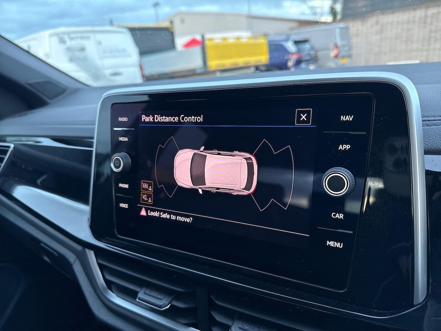 Used Volkswagen T-Roc 2023 for sale - 76758901: Photo 23