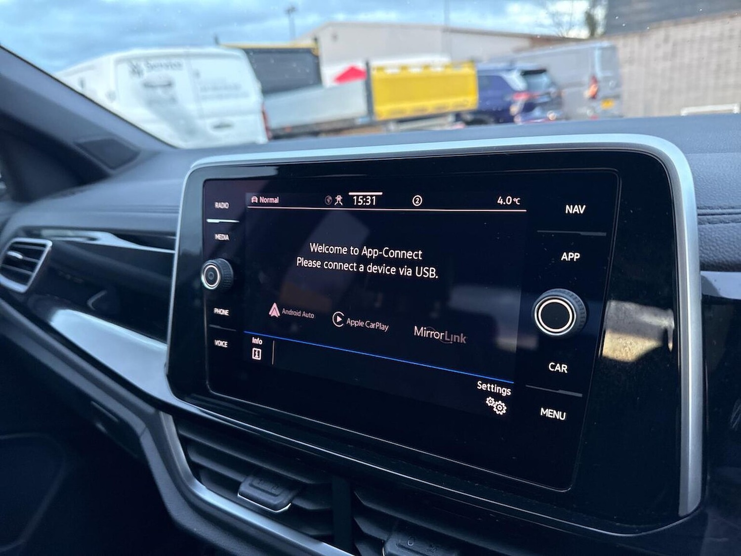 Used Volkswagen T-Roc 2023 for sale - 76758901: Photo 25