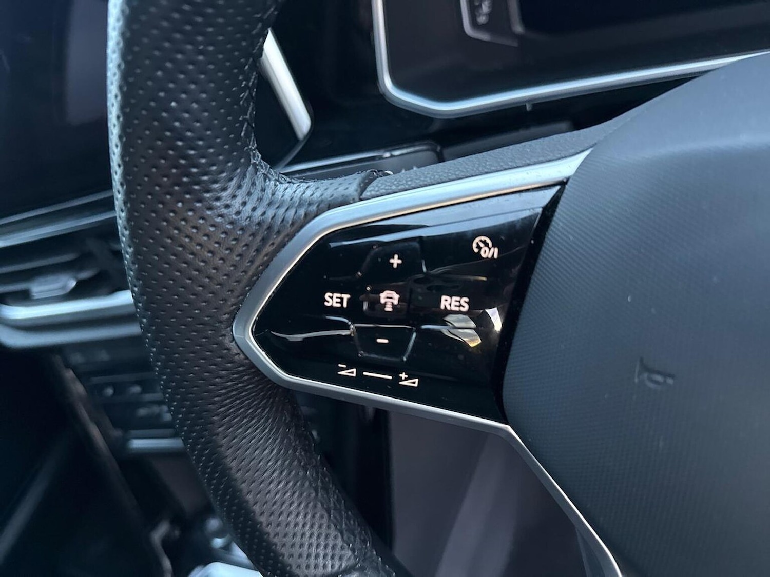 Used Volkswagen T-Roc 2023 for sale - 76758901: Photo 27