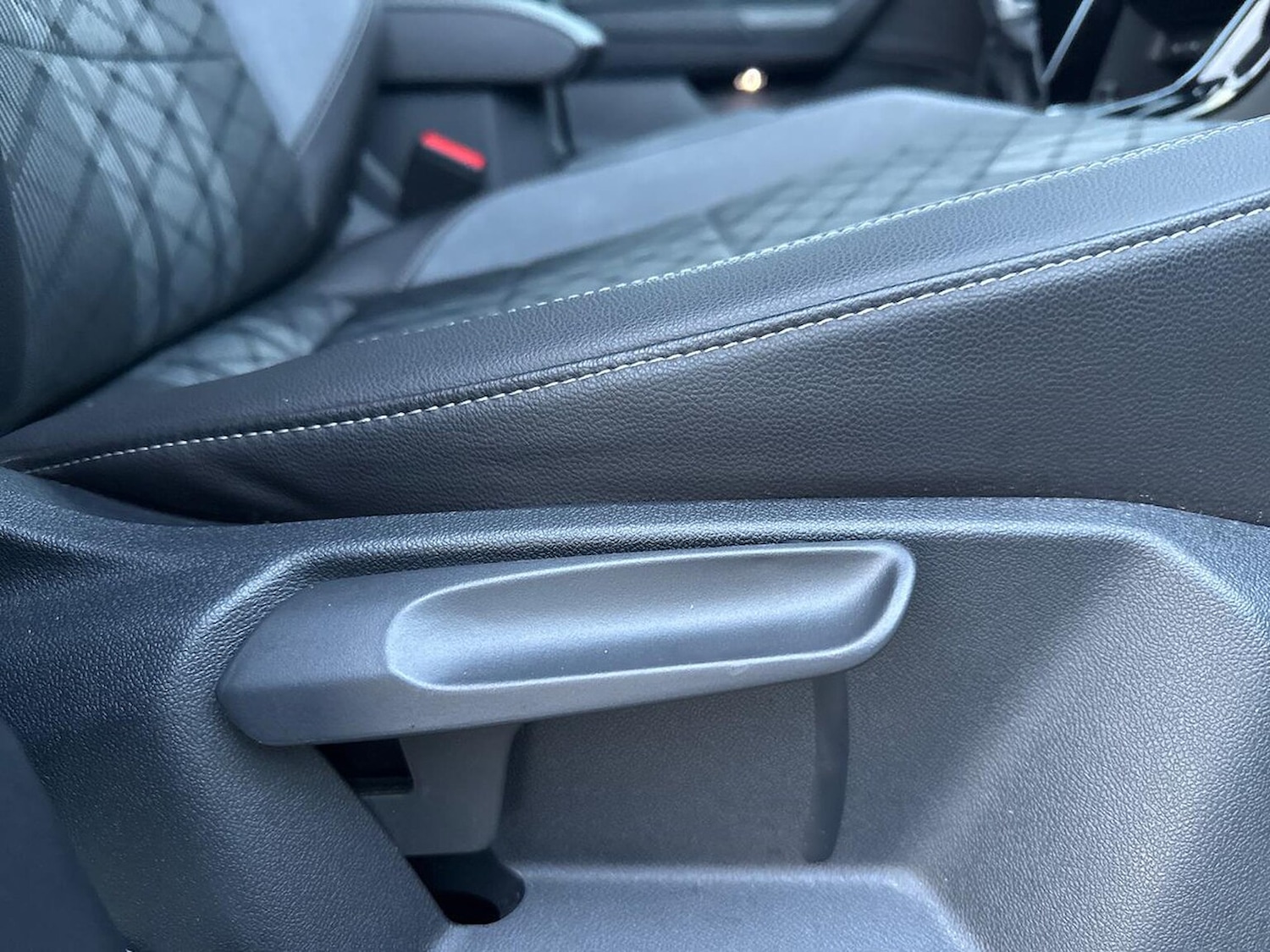 Used Volkswagen T-Roc 2023 for sale - 76758901: Photo 30