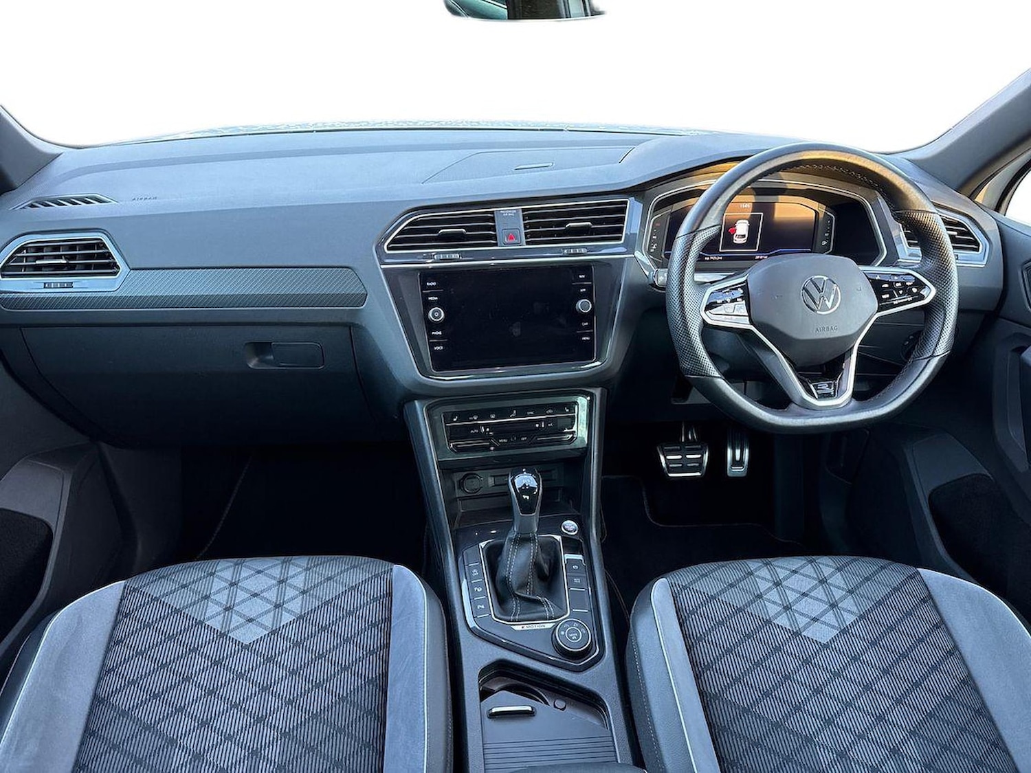 Used Volkswagen Tiguan 2023 for sale - 76758888: Photo 8