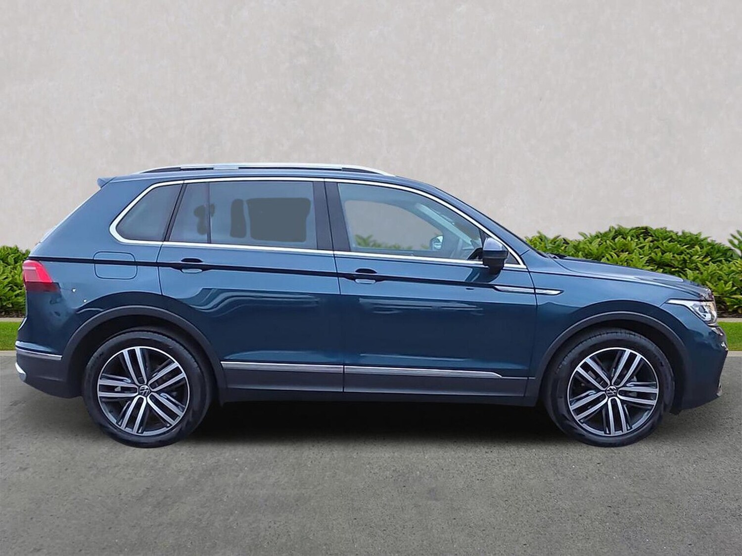 Used Volkswagen Tiguan 2023 for sale - 76127163: Photo 3