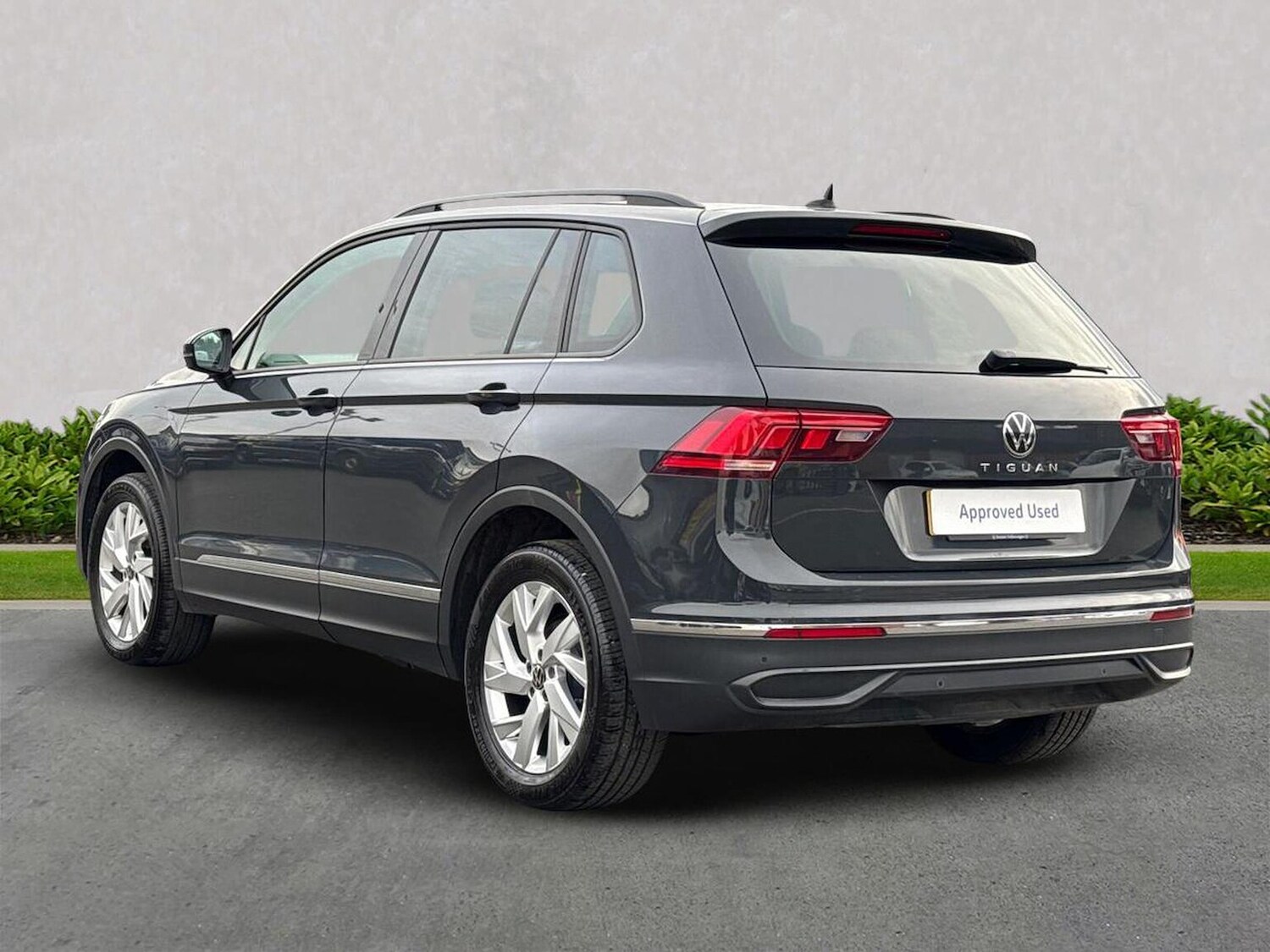 Used Volkswagen Tiguan 2021 for sale - 76107128: Photo 2