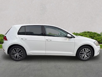Used Volkswagen Golf 2017 for sale - 76848745: Photo