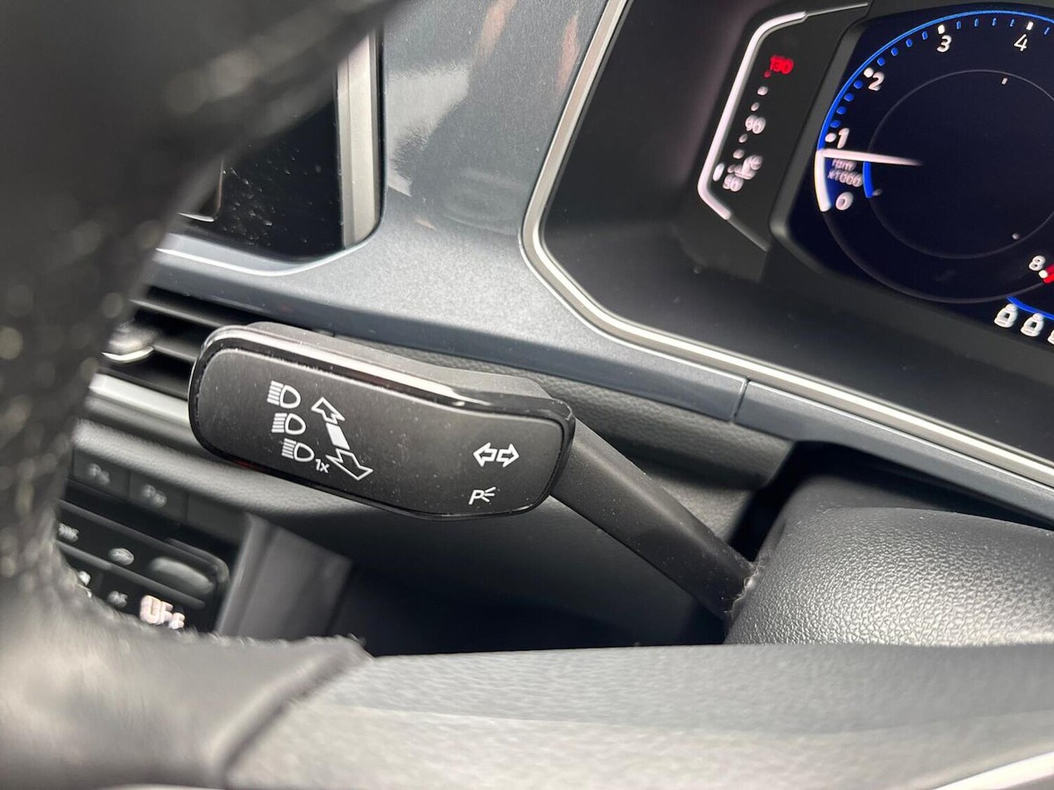 Used Volkswagen T-Roc 2022 for sale - 75983958: Photo 28