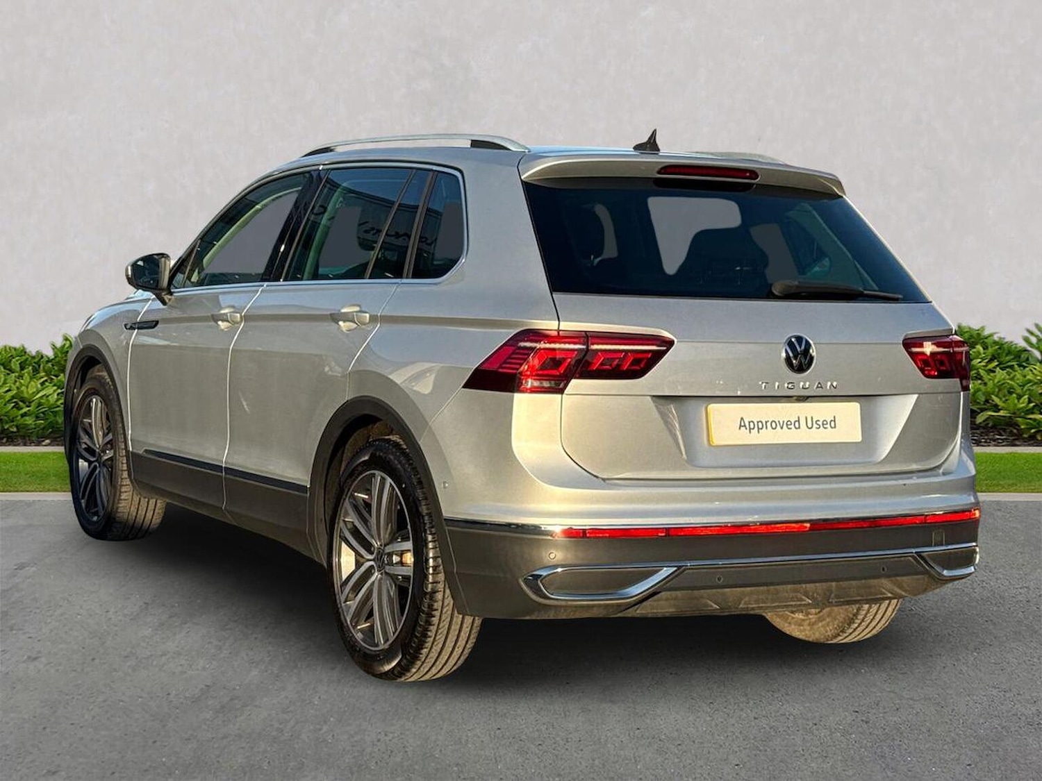 Used Volkswagen Tiguan 2021 for sale - 76618512: Photo 2