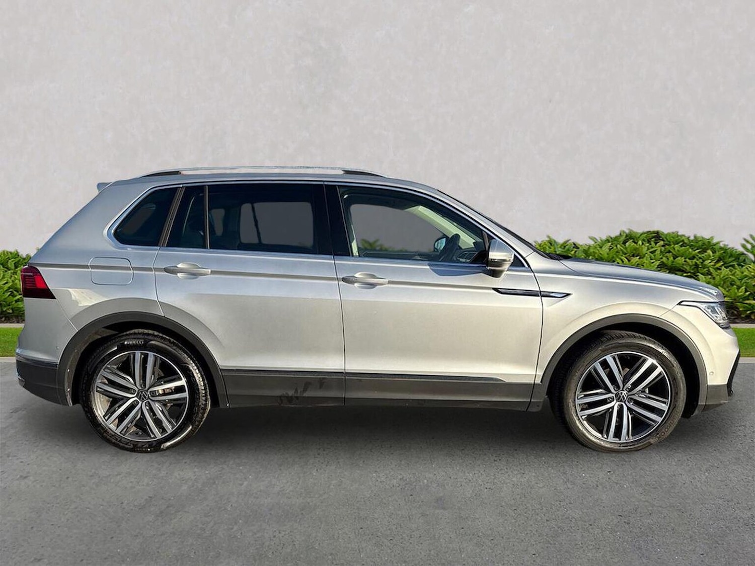 Used Volkswagen Tiguan 2021 for sale - 76618512: Photo 3