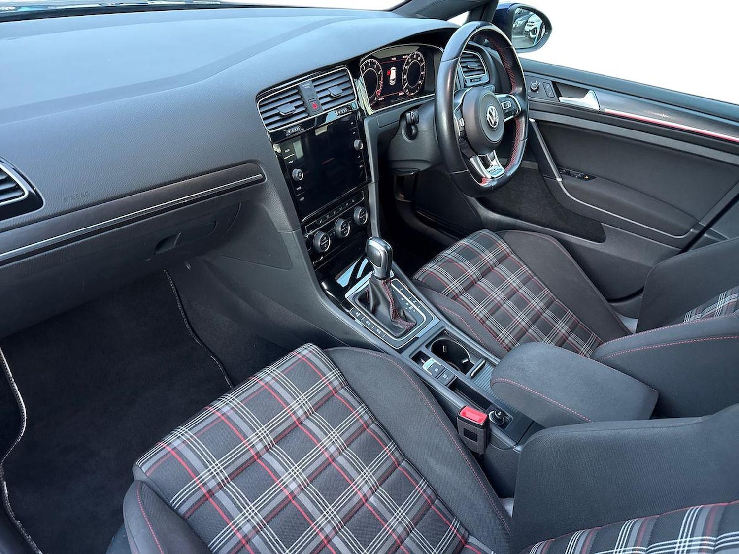 Used Volkswagen Golf 2020 for sale - 76758900: Photo 7