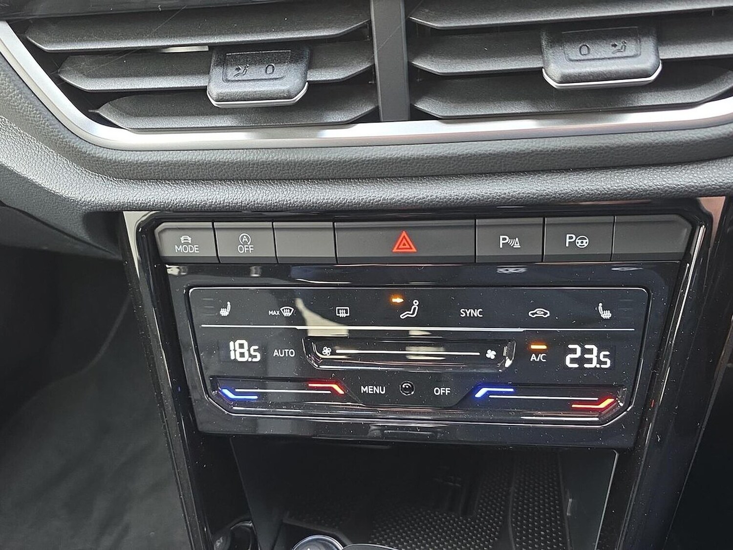 Used Volkswagen T-Roc 2025 for sale - 76444491: Photo 12