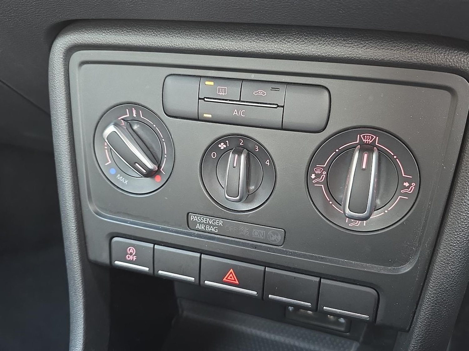 Used Volkswagen Beetle 2016 for sale - 77555345: Photo 12