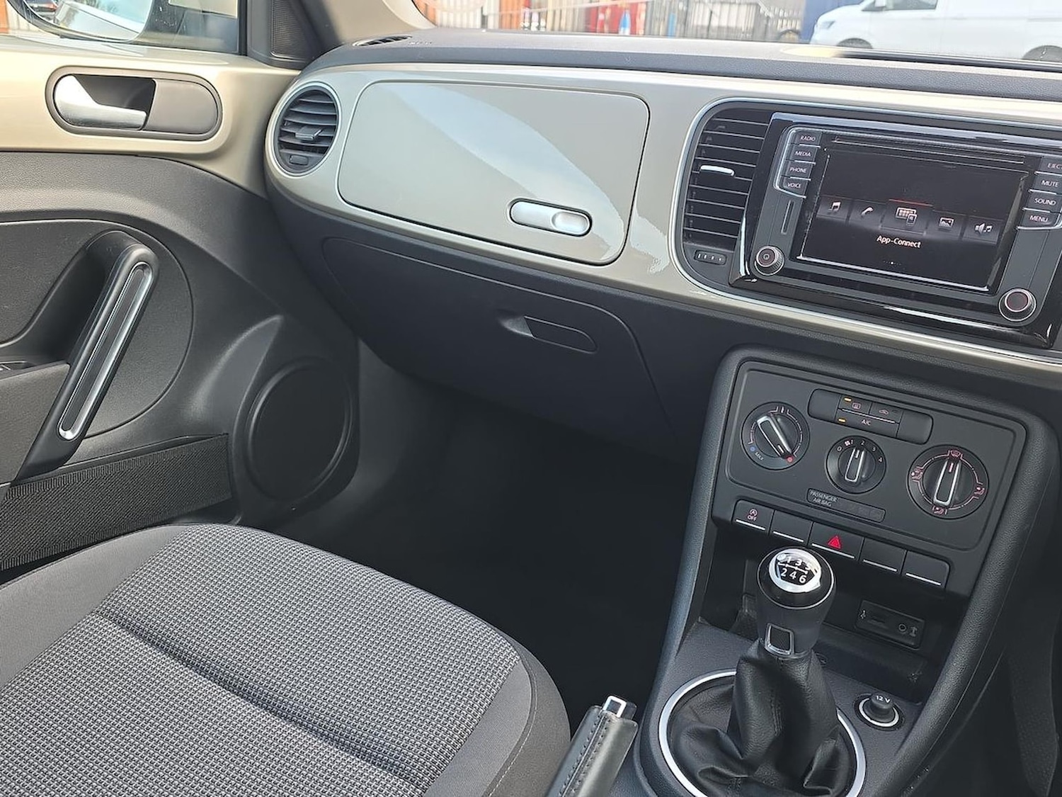 Used Volkswagen Beetle 2016 for sale - 77555345: Photo 13