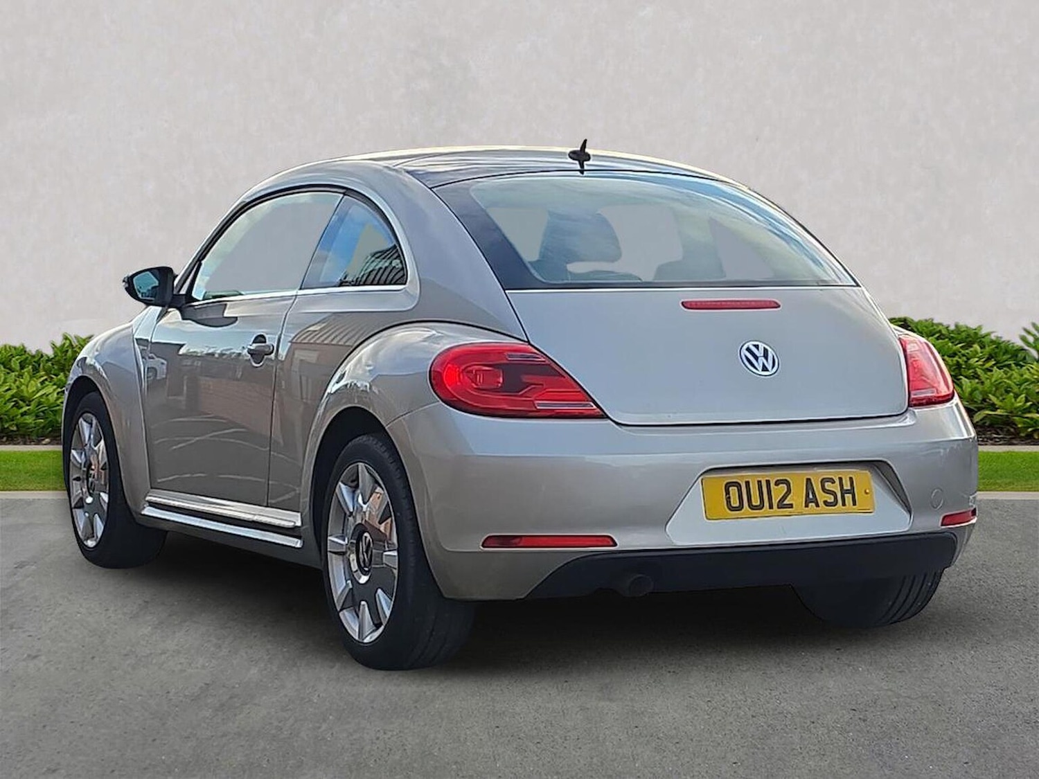 Used Volkswagen Beetle 2016 for sale - 77555345: Photo 2