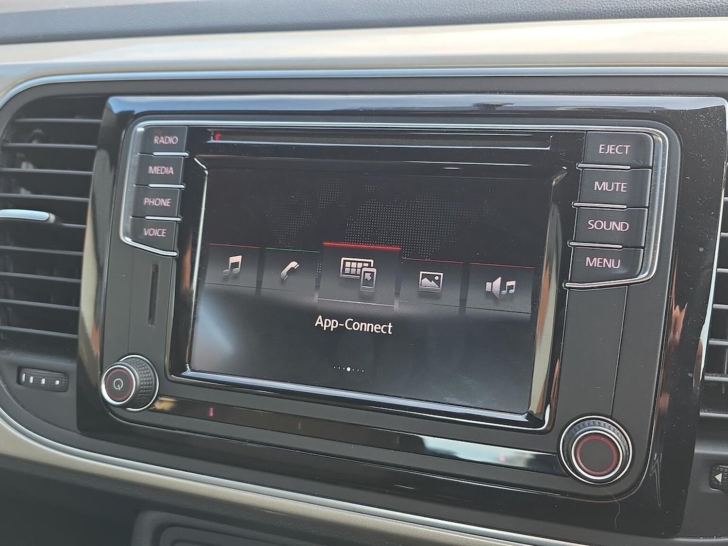 Used Volkswagen Beetle 2016 for sale - 77555345: Photo 22