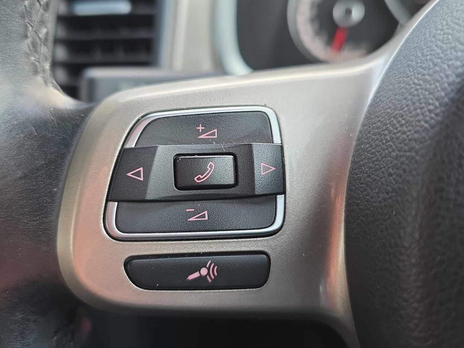 Used Volkswagen Beetle 2016 for sale - 77555345: Photo 24