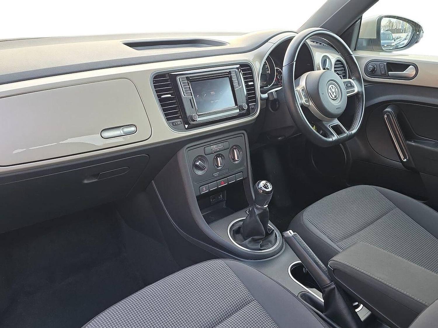 Used Volkswagen Beetle 2016 for sale - 77555345: Photo 7