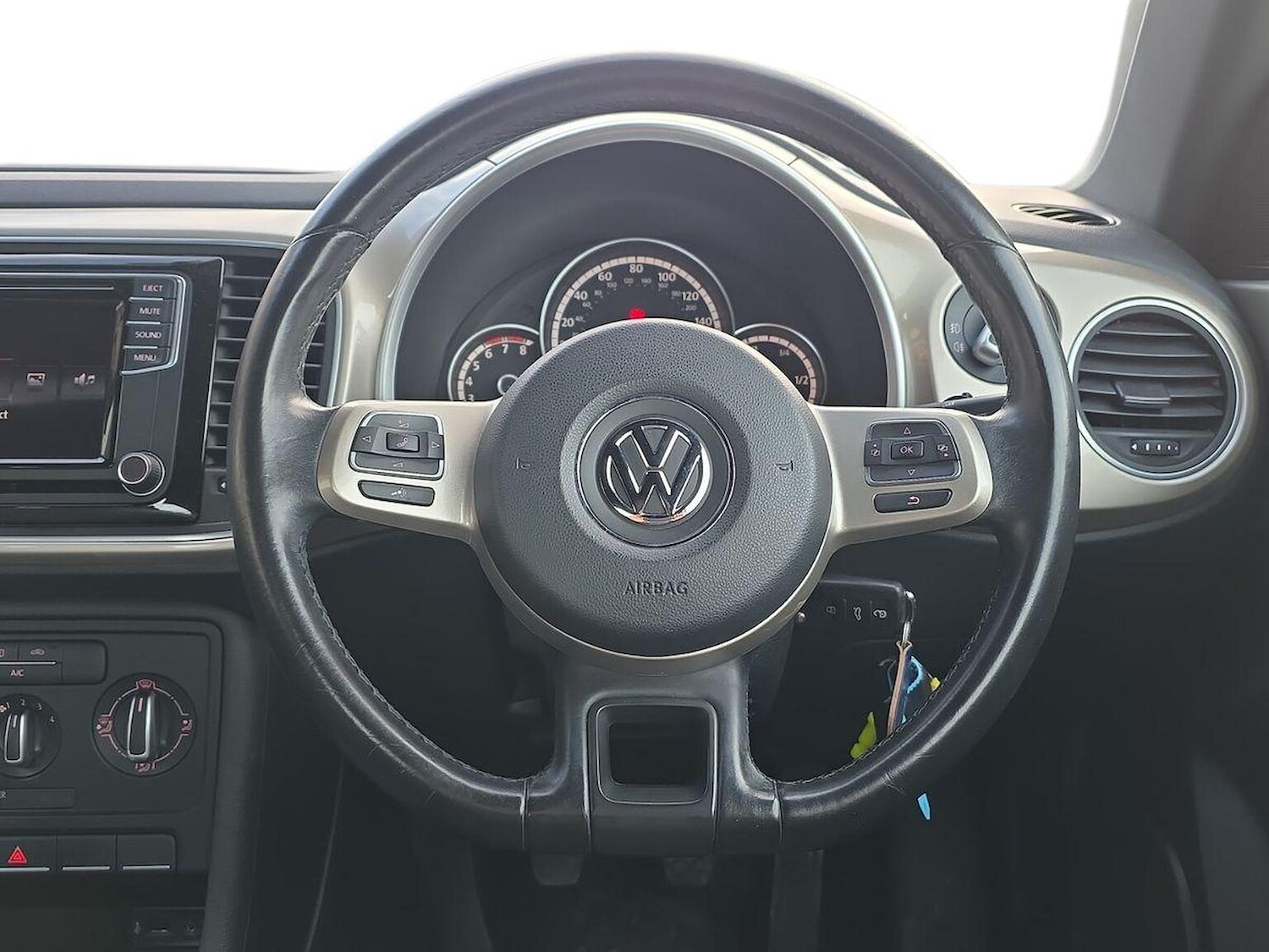 Used Volkswagen Beetle 2016 for sale - 77555345: Photo 9