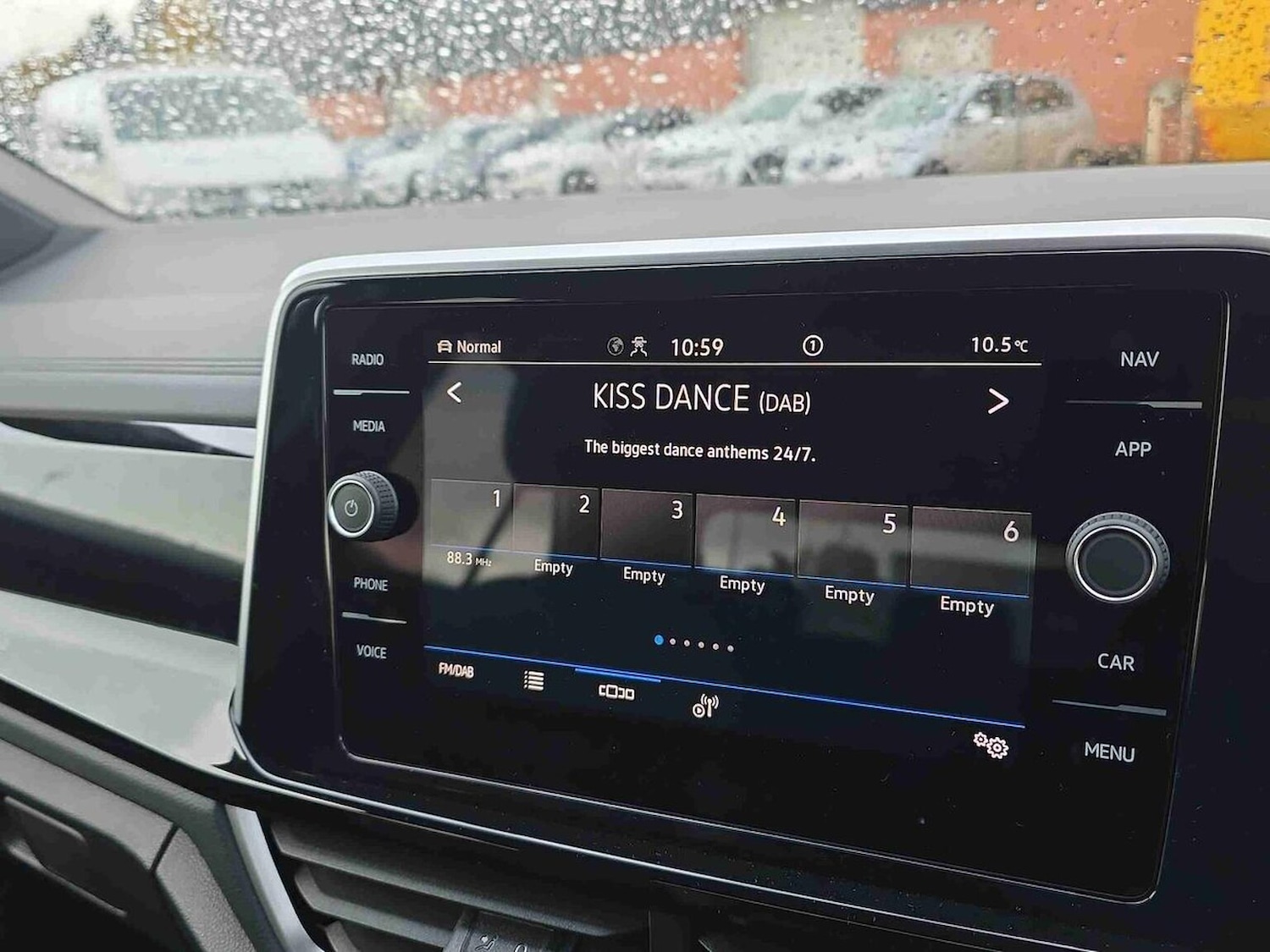 Used Volkswagen T-Roc 2025 for sale - 76725827: Photo 11