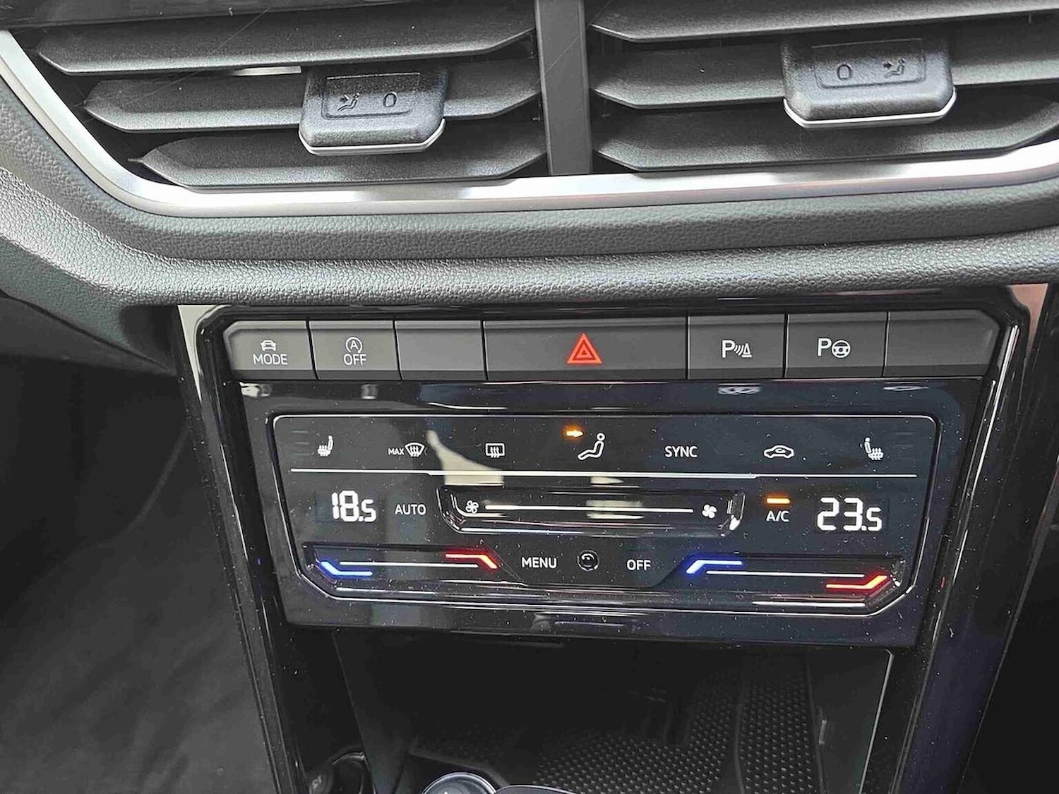 Used Volkswagen T-Roc 2025 for sale - 76725827: Photo 12