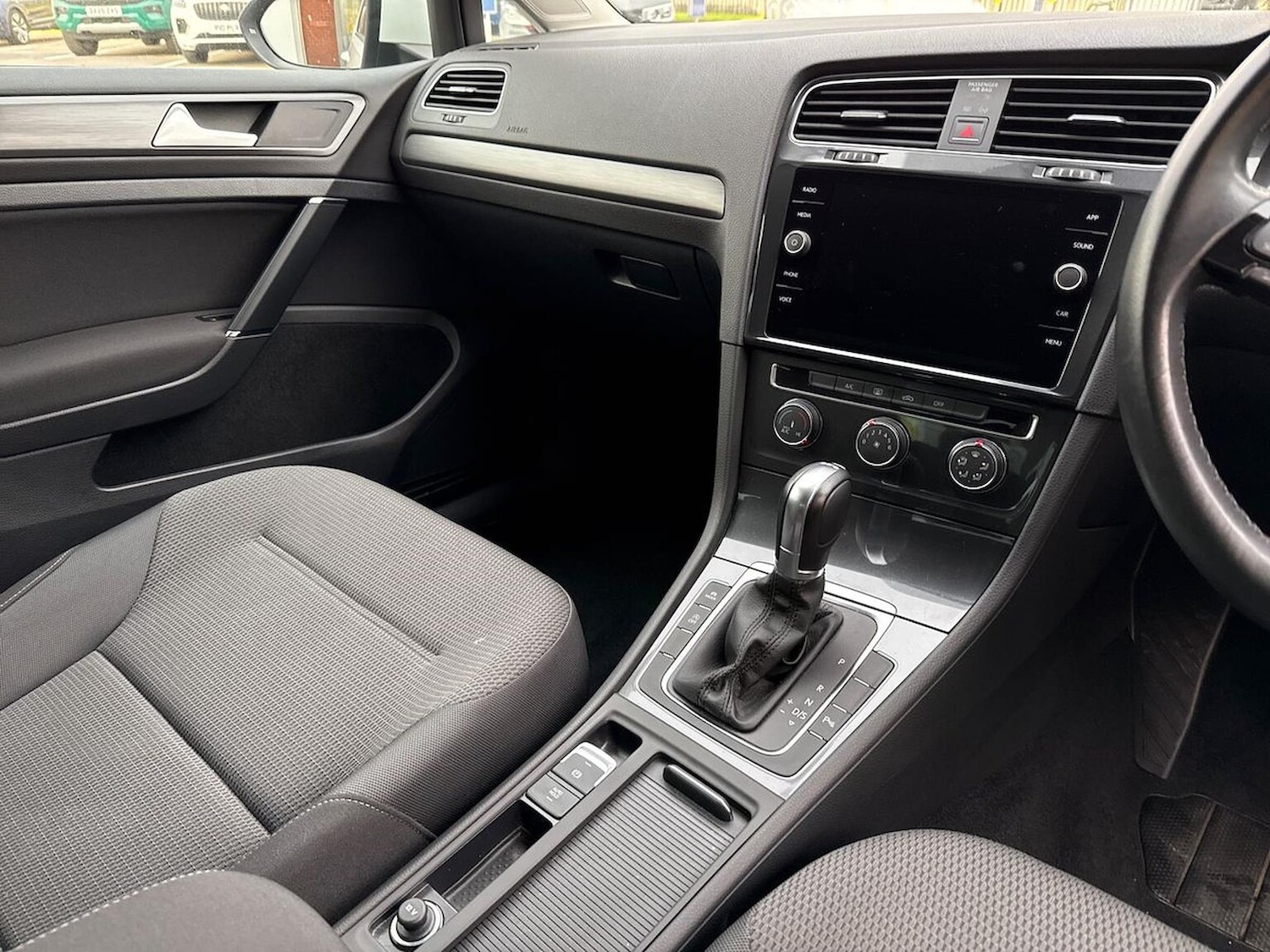 Used Volkswagen Golf 2017 for sale - 77056911: Photo 15