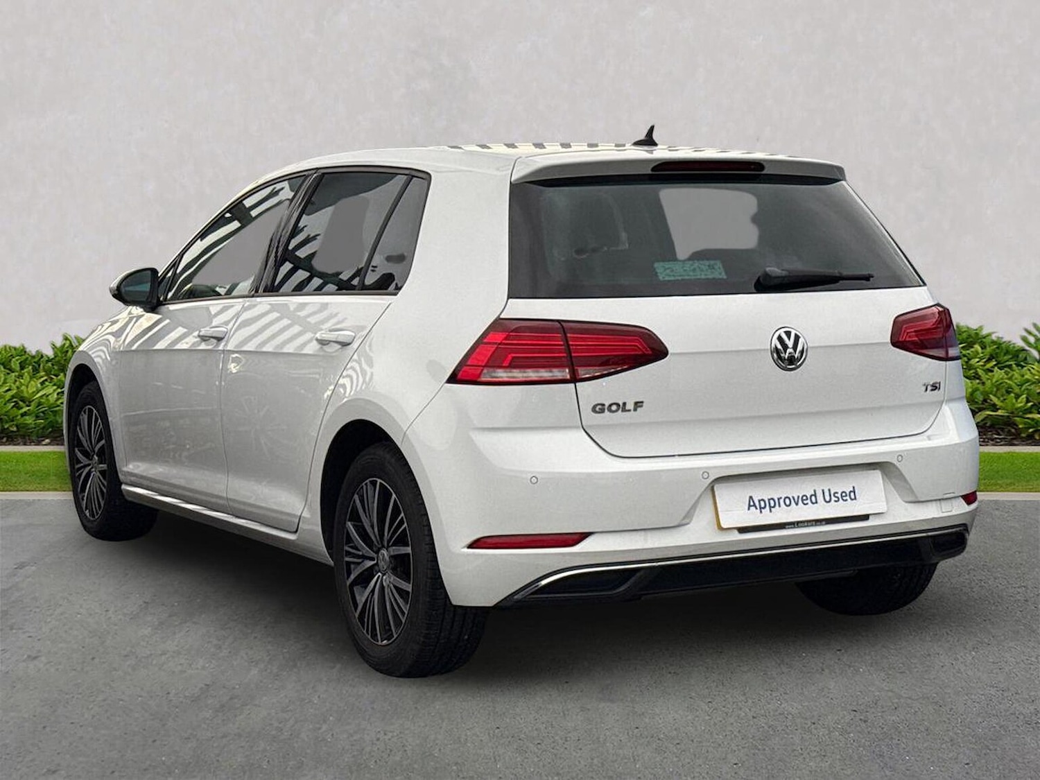 Used Volkswagen Golf 2017 for sale - 77056911: Photo 2