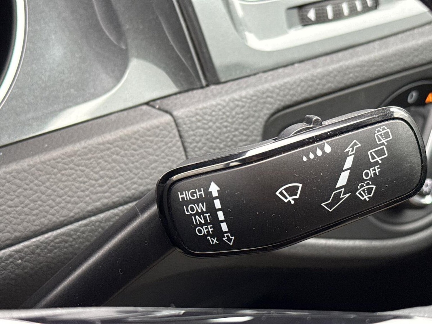 Used Volkswagen Golf 2017 for sale - 77056911: Photo 29