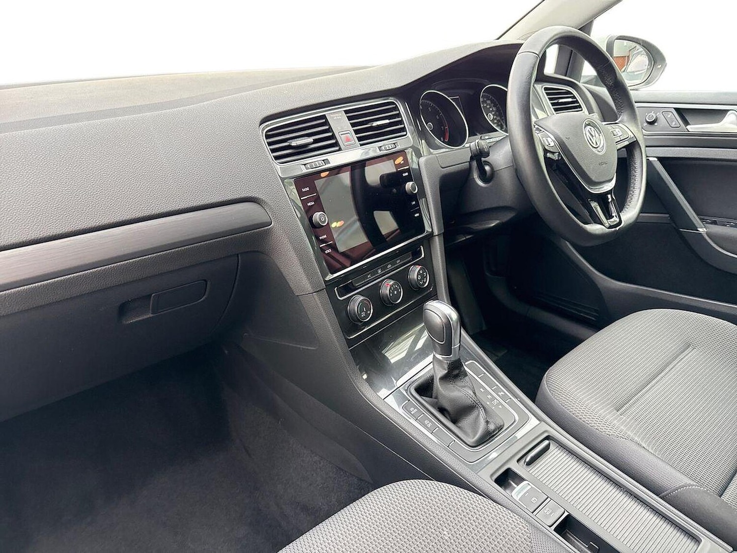 Used Volkswagen Golf 2017 for sale - 77056911: Photo 9