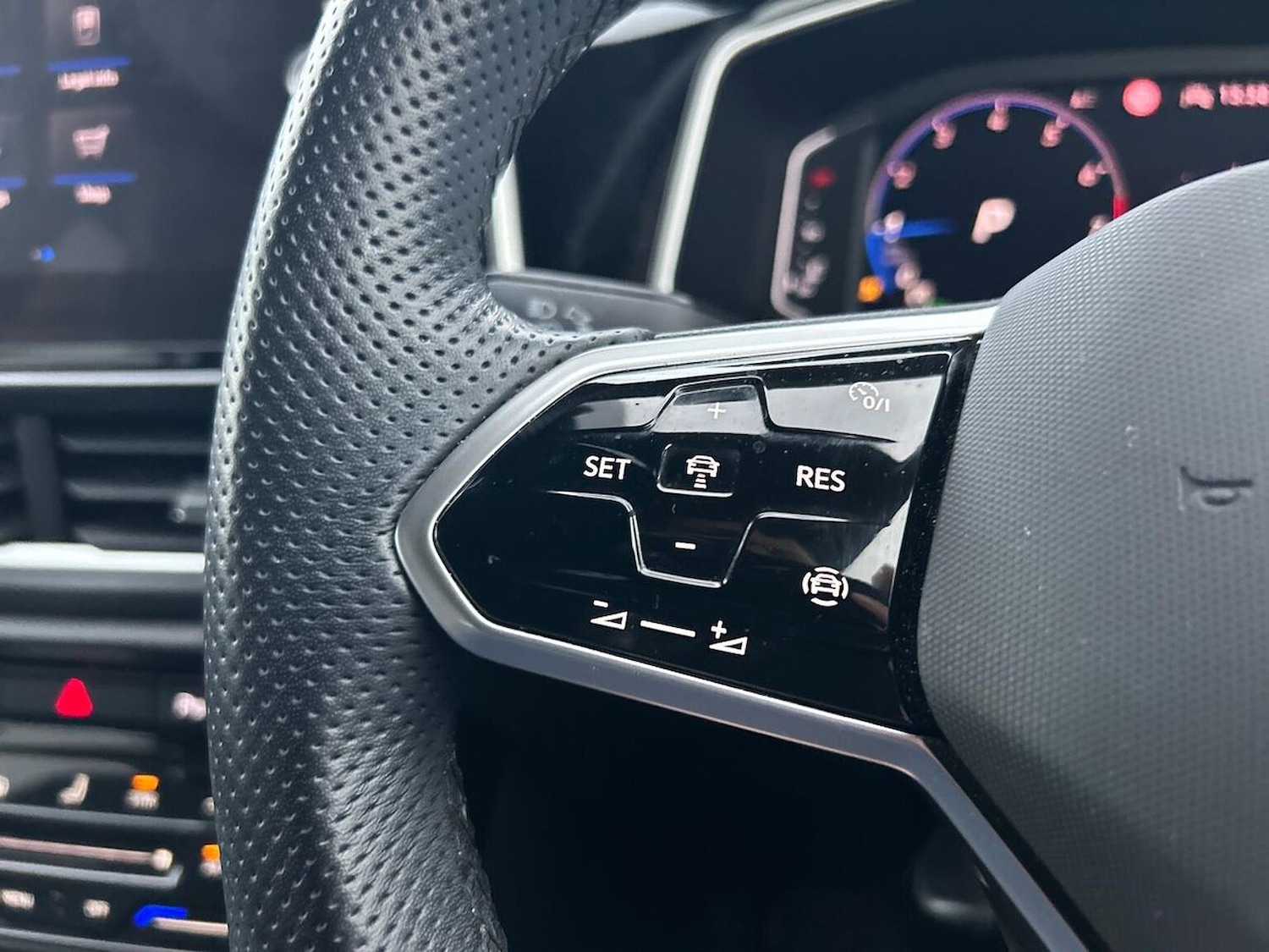 Used Volkswagen T-Roc 2022 for sale - 76497226: Photo 27