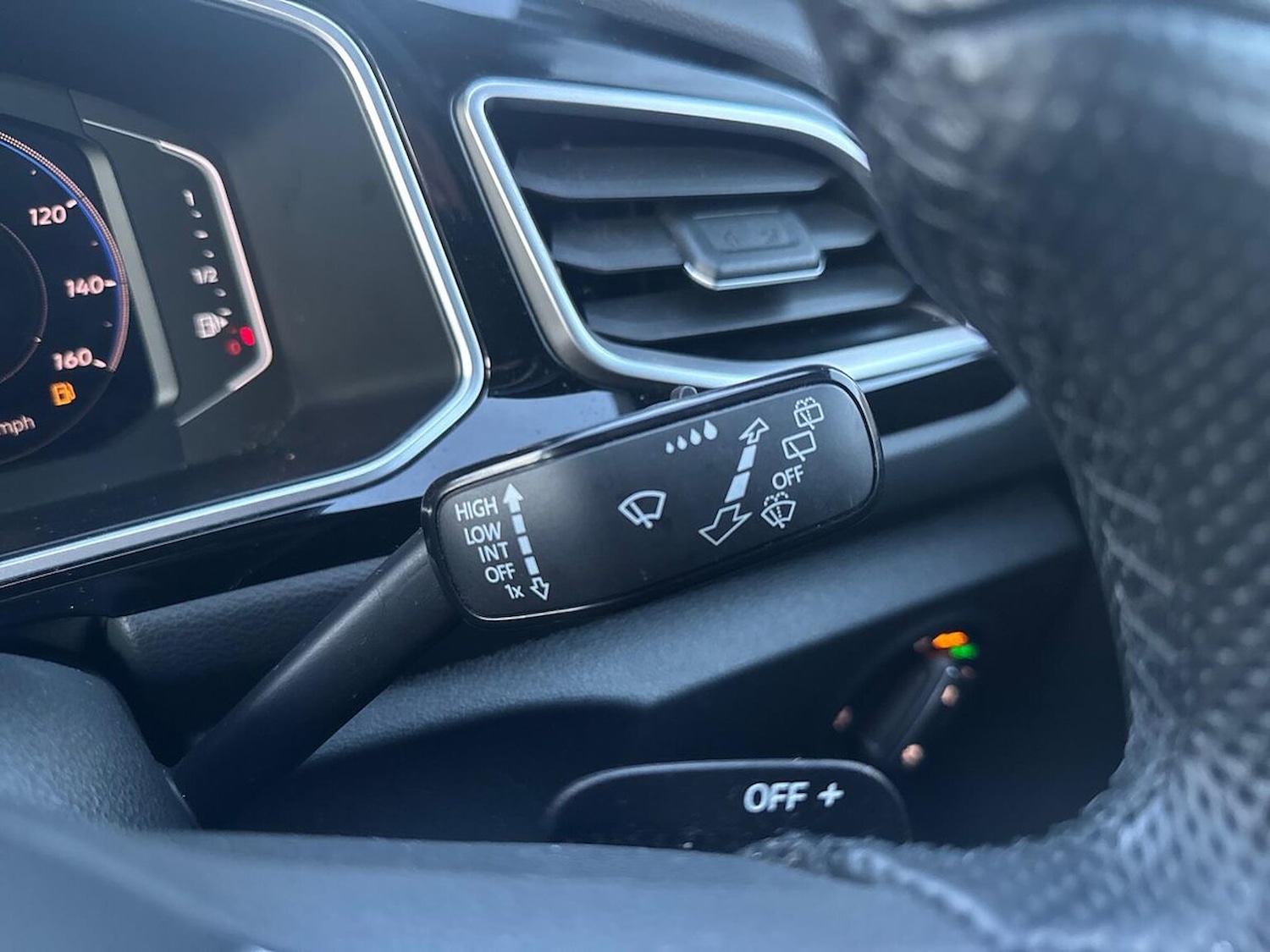 Used Volkswagen T-Roc 2022 for sale - 77872096: Photo 28