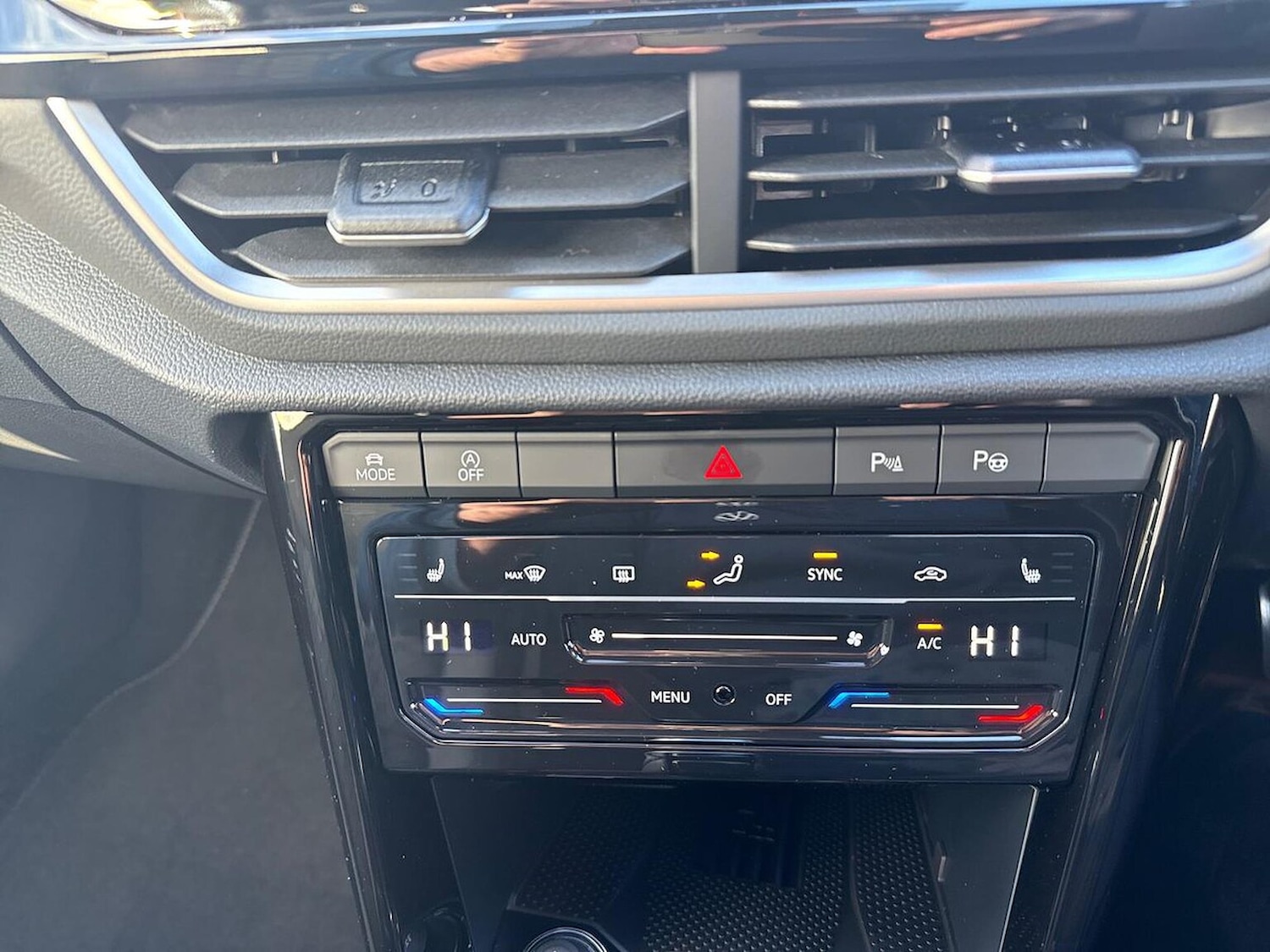 Used Volkswagen T-Roc 2025 for sale - 76725898: Photo 12