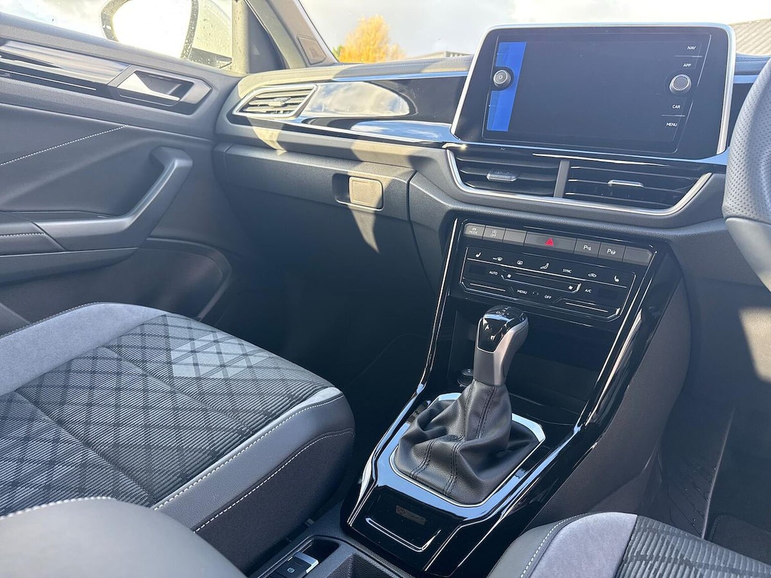 Used Volkswagen T-Roc 2025 for sale - 76725898: Photo 13