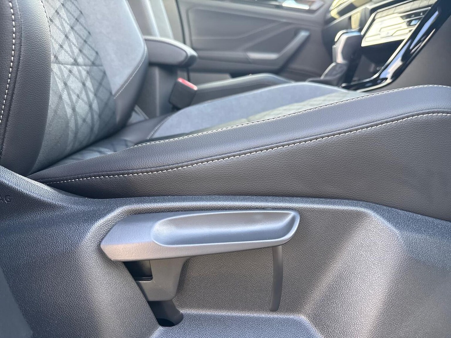 Used Volkswagen T-Roc 2025 for sale - 76725898: Photo 30