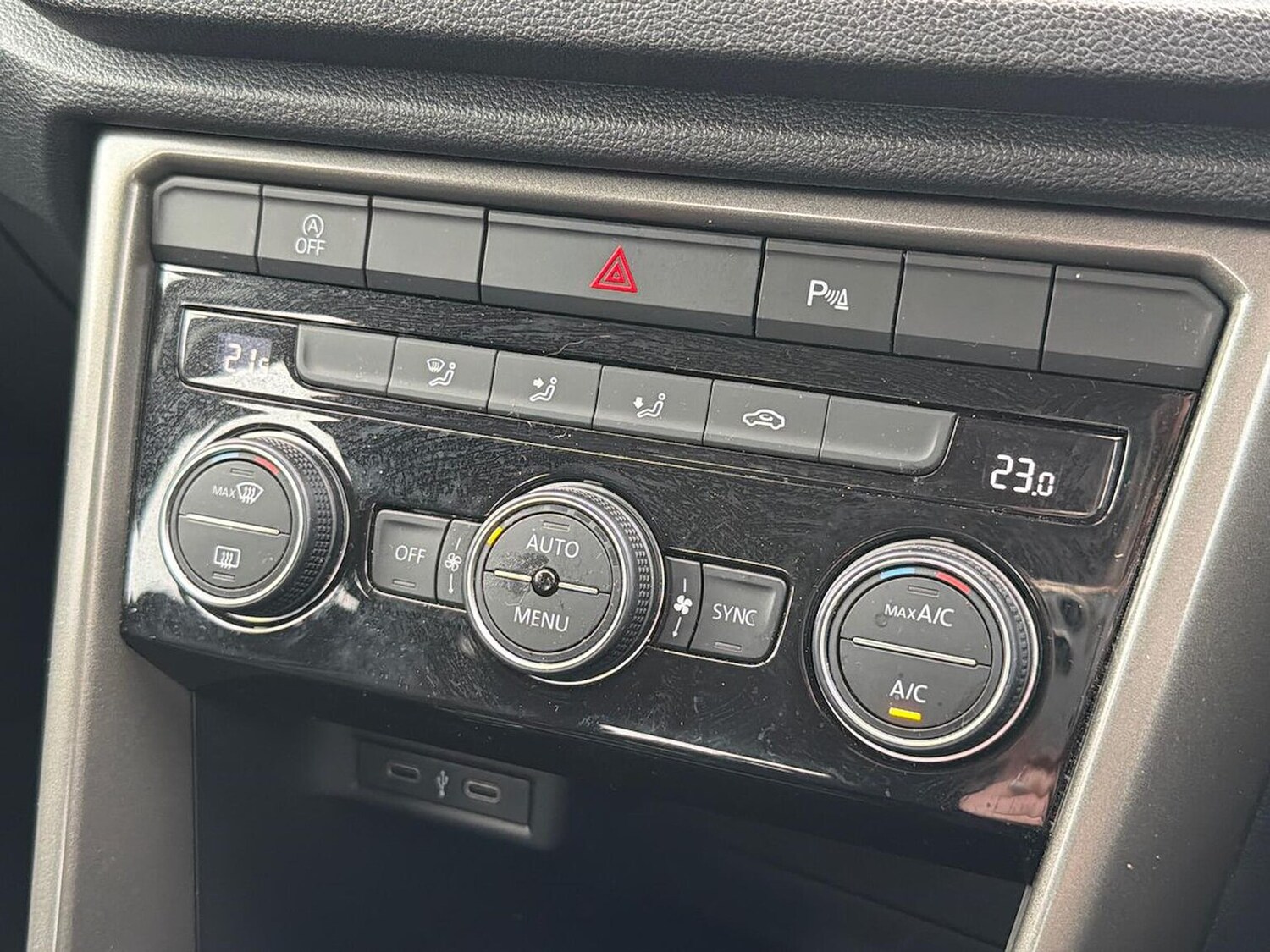 Used Volkswagen T-Roc 2021 for sale - 77901672: Photo 12