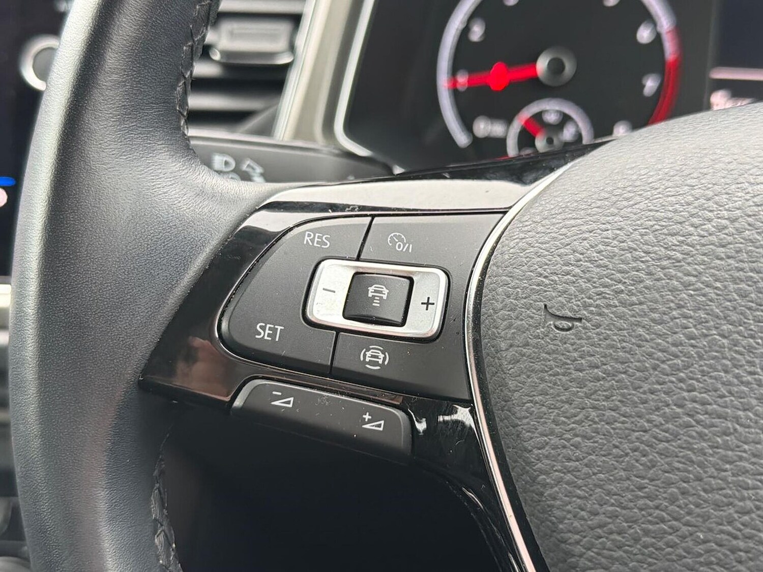 Used Volkswagen T-Roc 2021 for sale - 77901672: Photo 25