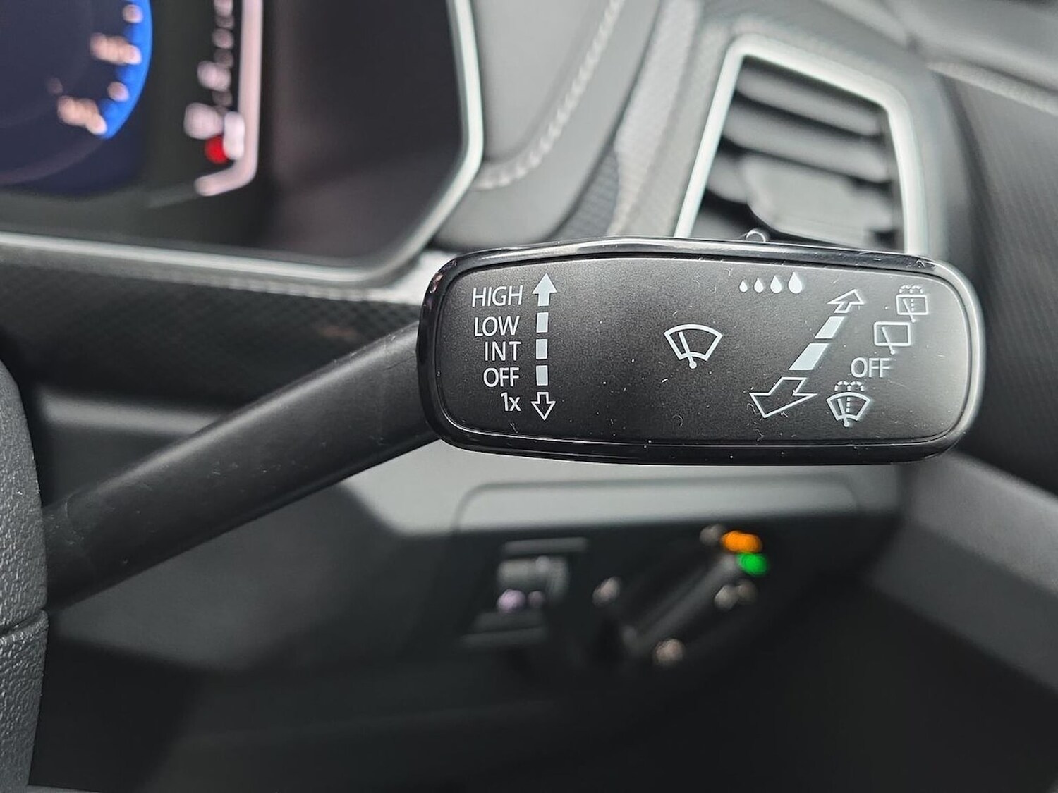 Used Volkswagen T-Cross 2024 for sale - 77872102: Photo 28